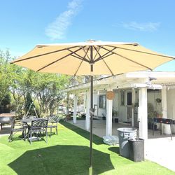 $110 Patio umbrella with solar lights and base included ☂️🌂 