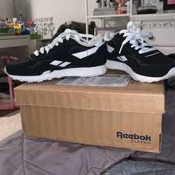 Reebok Size 5 Womens