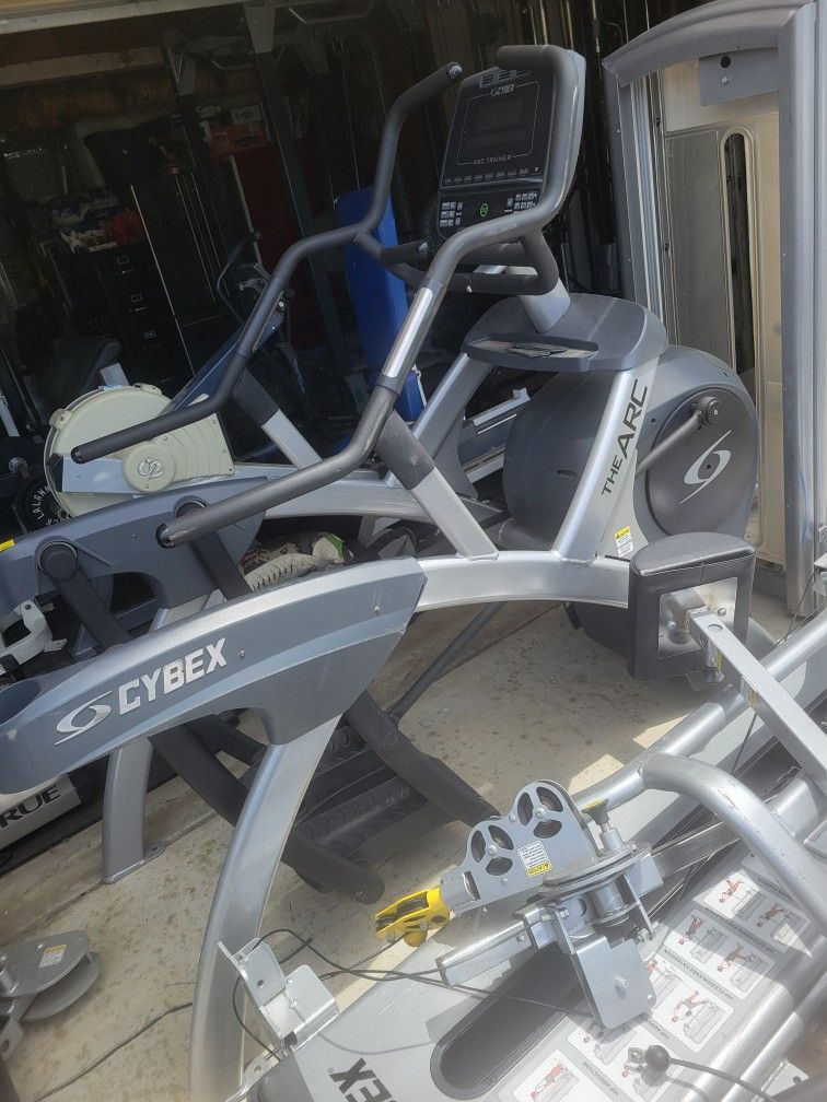 Cybex gym Arc trainer 750A elliptical