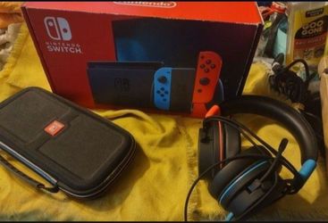 The ultimate gaming switch bundle 9 games, original box. All tested and works amazing with no issues will not separate.