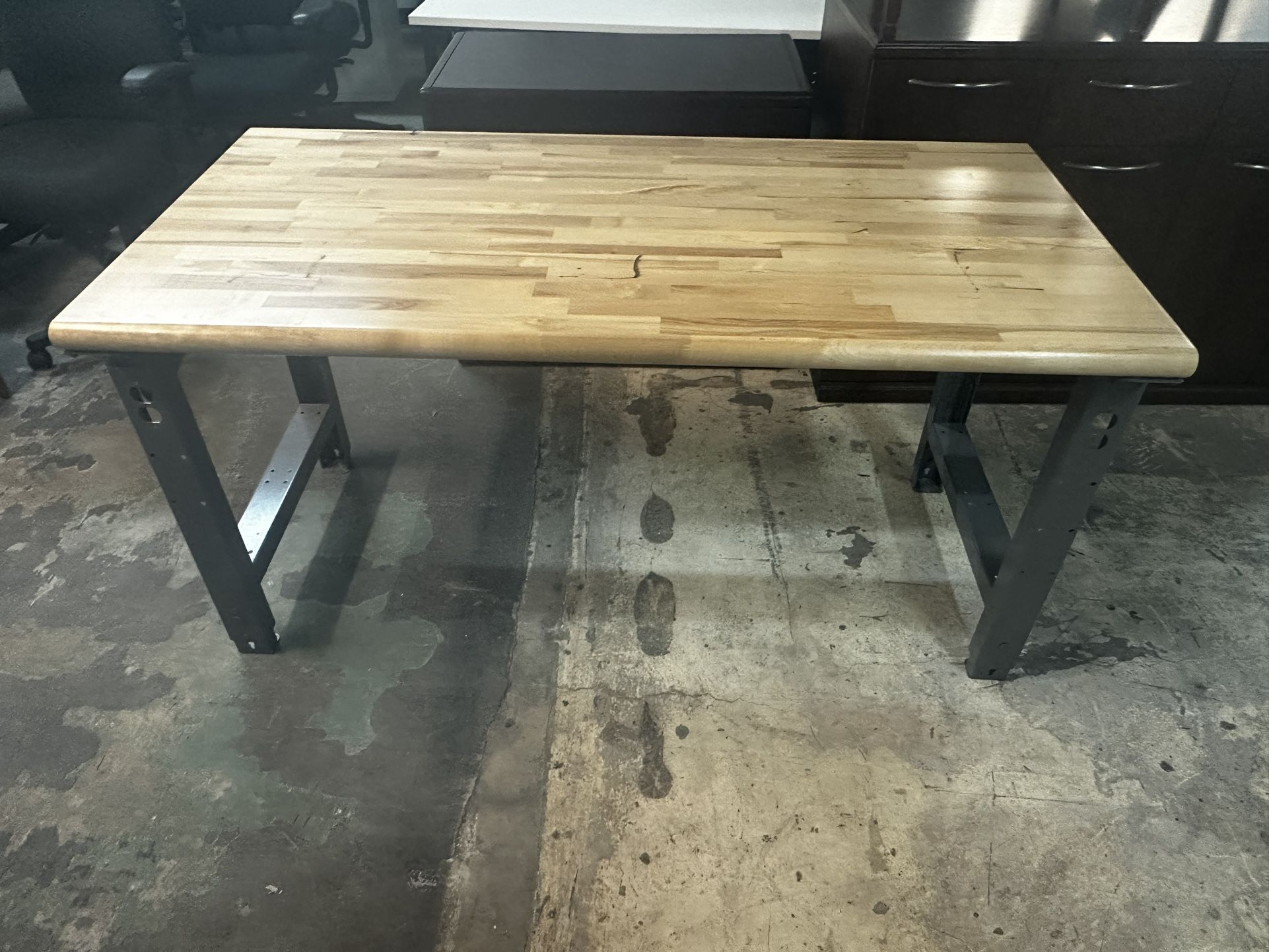 OFFICE/HOME GARAGE METAL TABLE