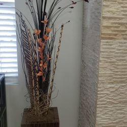 BEAUTIFUL WOODEN BASE WITHDRIED FLOWERS