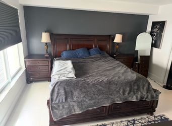 California king bed with 2 stands