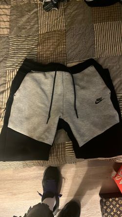 Nike tech sweats size L trades