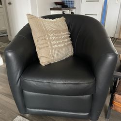 Black Swivel Club Chair