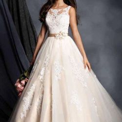 Woman’s Wedding Dress Size 8
