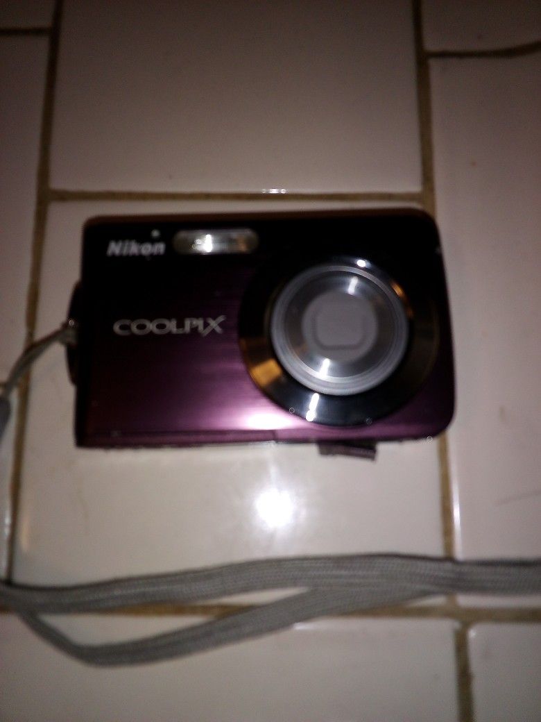 Nikon Coolpix π Purple