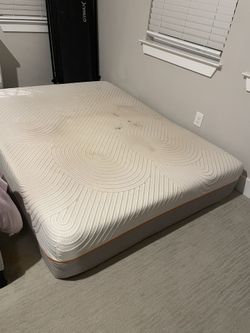 Queen Tempurpedic Mattress 