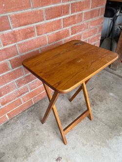 Foldable wood table
