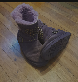 **UGG** Bailey Buckle boots size 5