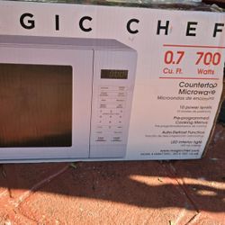Magic Chef microwave for sale. Model- HMM770w2 new in box. Dented One Corner
