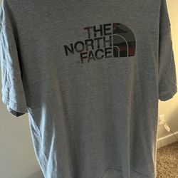 Men’s North Face tee
