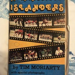 Incredible islanders rare book from 1975 with Bossy /Howatt autographs