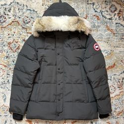 Gray Wyndham parka men’s L/XL