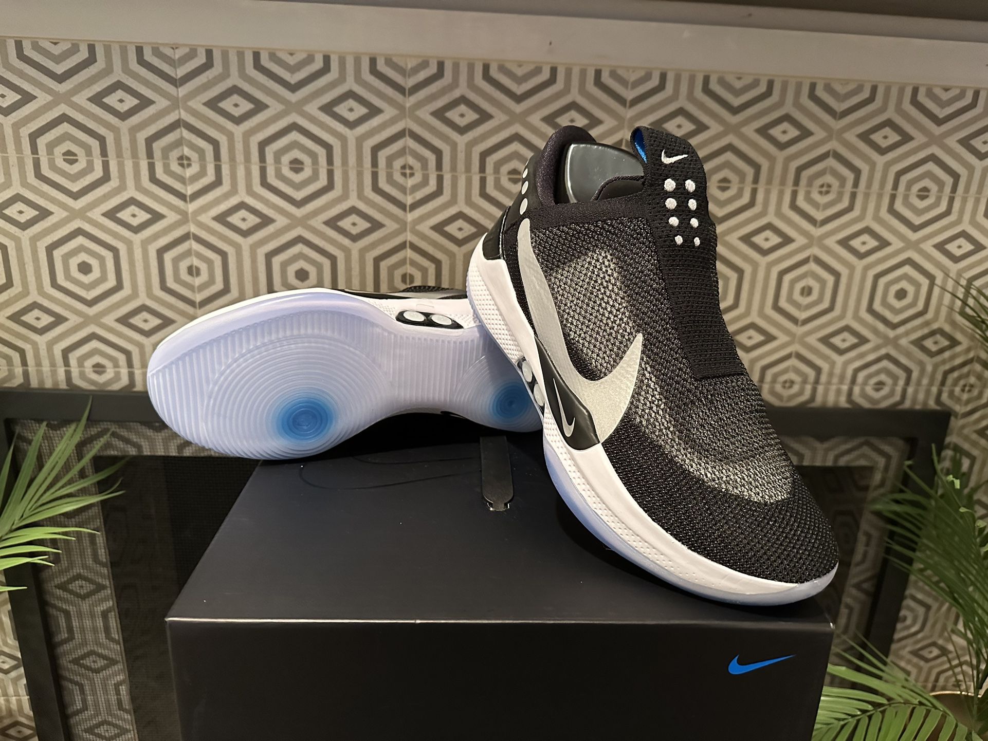 Nike Adapt BB “Black Pure Platinum (US Charger)”