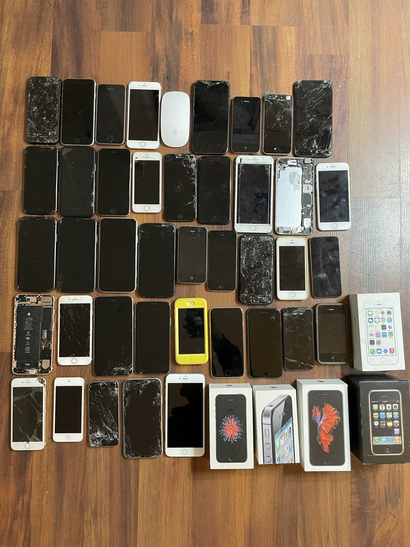 Lot of Apple iPhones As Is Read Please