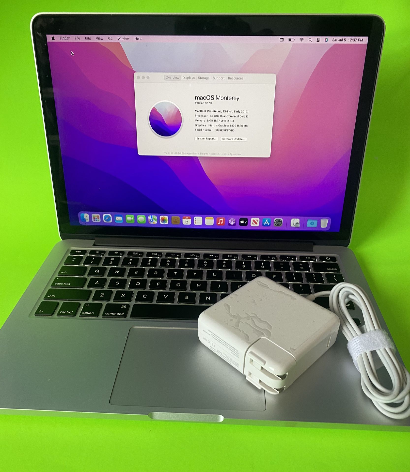 2015 Apple MacBook Pro  13 inch / Dual Core i5/ 8 GB / 128GB SSD. MacOS Monetary