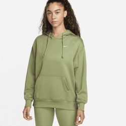 Women’s NIKE green Therma fit Hoodie & green Sweat Bottoms 