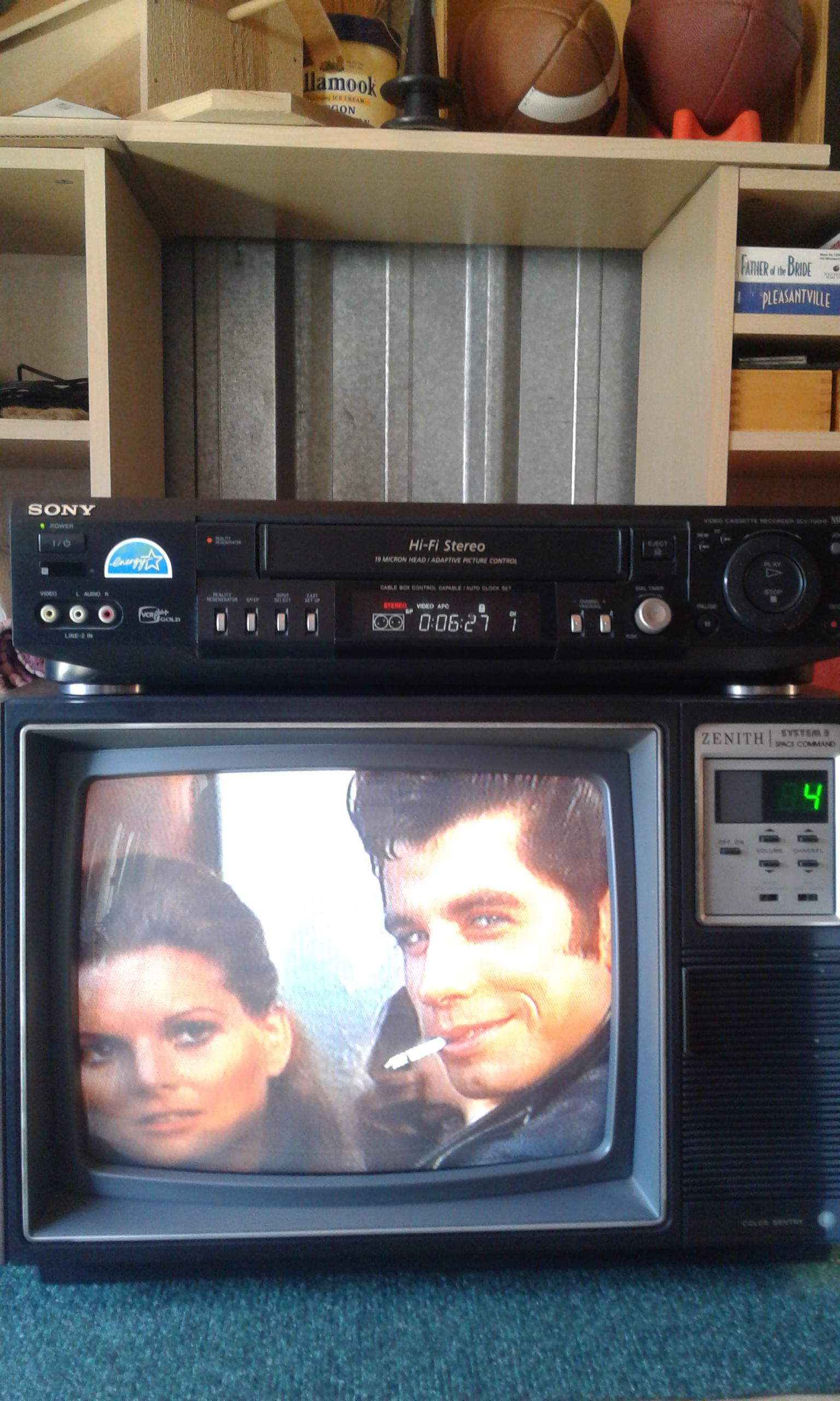 80's VINTAGE ZENITH SYSTEM 3 SPACE COMMAND COLOR TV with REMOTE
