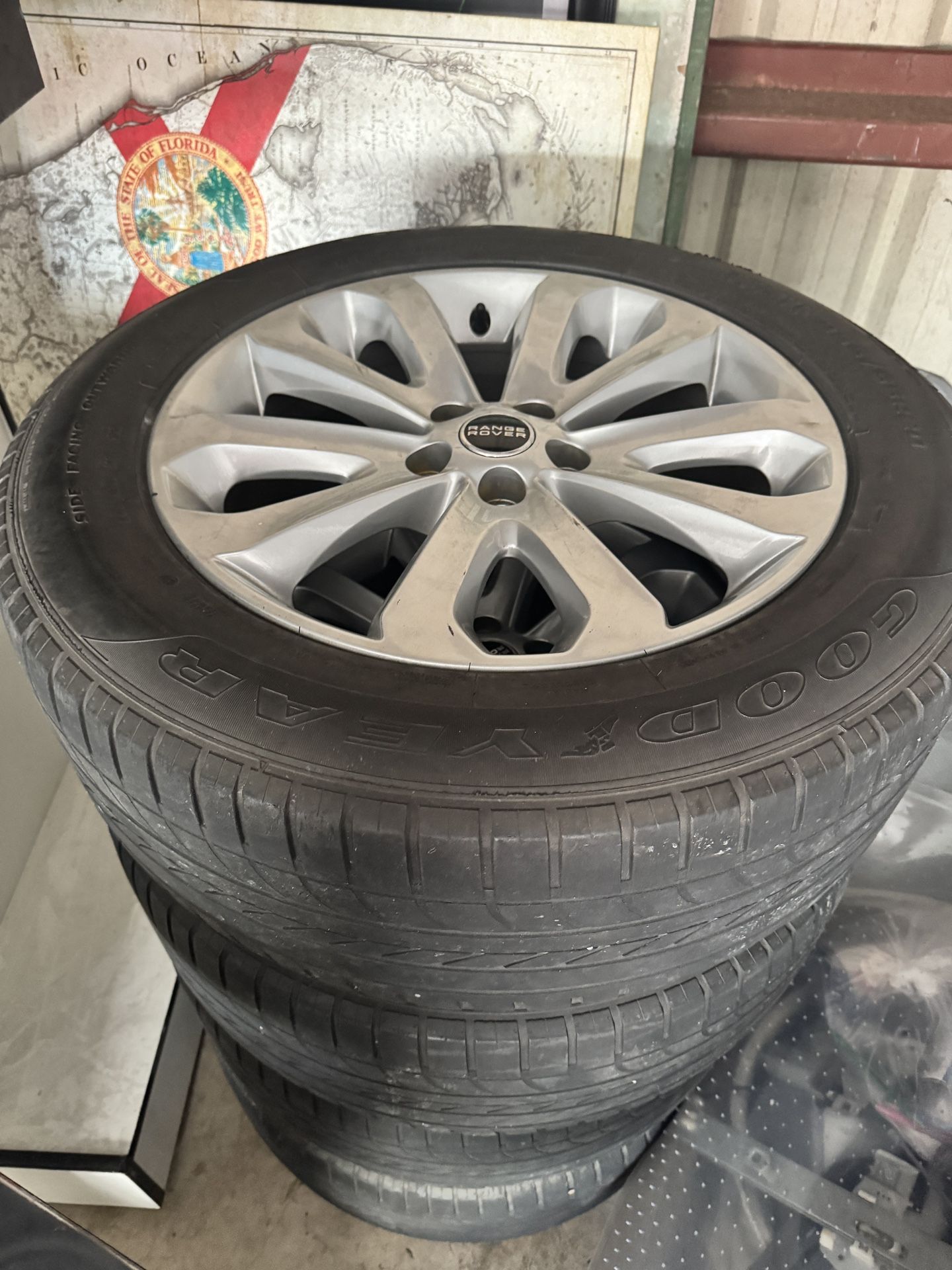 Lot Of Range Rover Stuff - Must Go