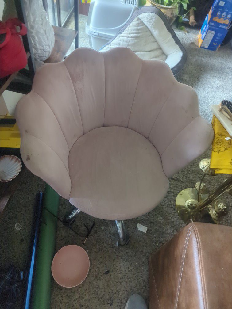 Soft Pink Scallop Office Chair 