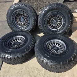 17" LOCK rims Gunmetal/Black w- 33" Toyo MT 