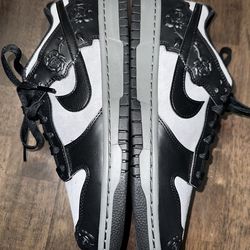 Nike Wmns Dunk Low 'Black Roses'