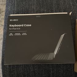 Brand New iPad 10.9 in Case With Bluetooth Keyboard