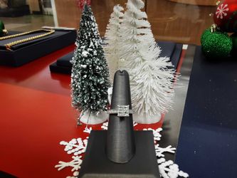 White Gold 14k (.585) 4.2 grams Size 7.5