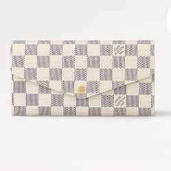 Beautiful Louie Vuitton Sarah Wallet