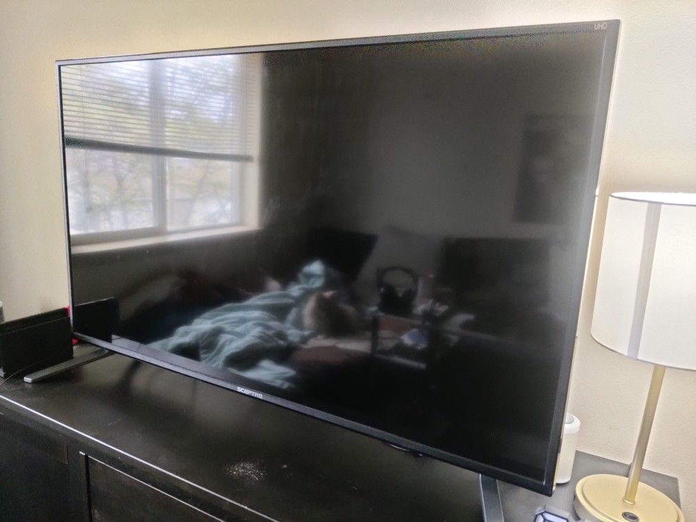 BROKEN Sceptre 50" 4k TV (Selling For Parts)