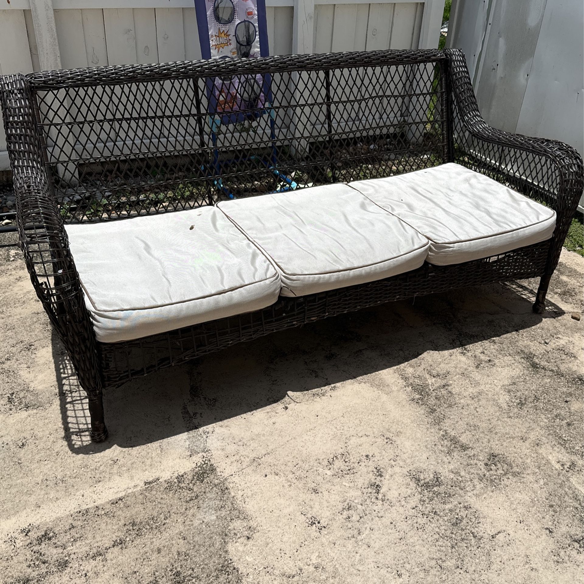 Outdoor Couch Free for Sale in Miami, FL OfferUp