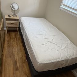 Bed+mattress+nightstand