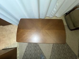 Riverstone Coffee Table by Flexsteel – Cherry Finish, Hidden Casters, Great Condition