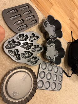 Assorted Novelty Baking Pans Set