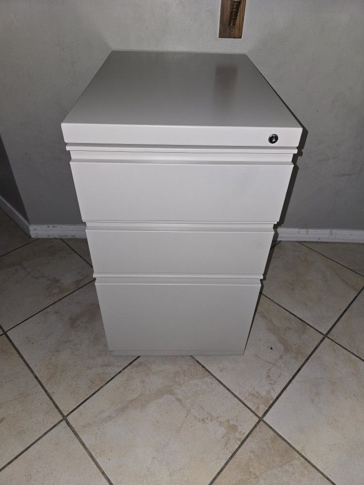 3 Drawer Cabinet...Pls Read Description