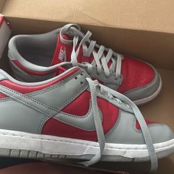 NIKE DUNKS 
