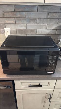 Microwave 1000 watt like new