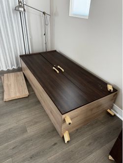 Free bookshelf