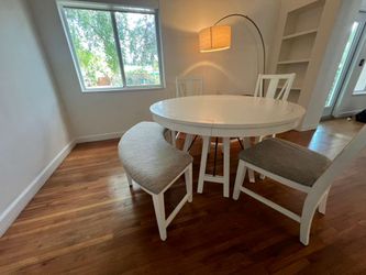 White Dinning table set
