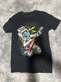 into the am black astronaut tee! 