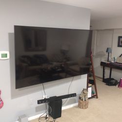  82"SAMSUNG SMART TV CRYSTAL UHD 4K