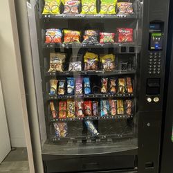 Crane Snack Vending Machine With Reader