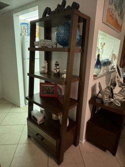 LIVING ROOM FURNITURE 