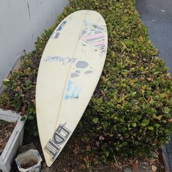 5'11 Surfboard