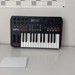 Akai MPK 225