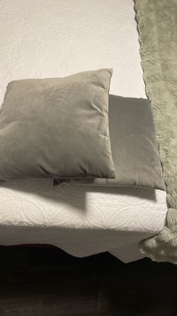 Set of pillows