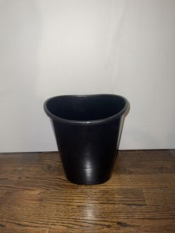 Small Black Trash Can 5.8 Quart (~1.5 Gallon)