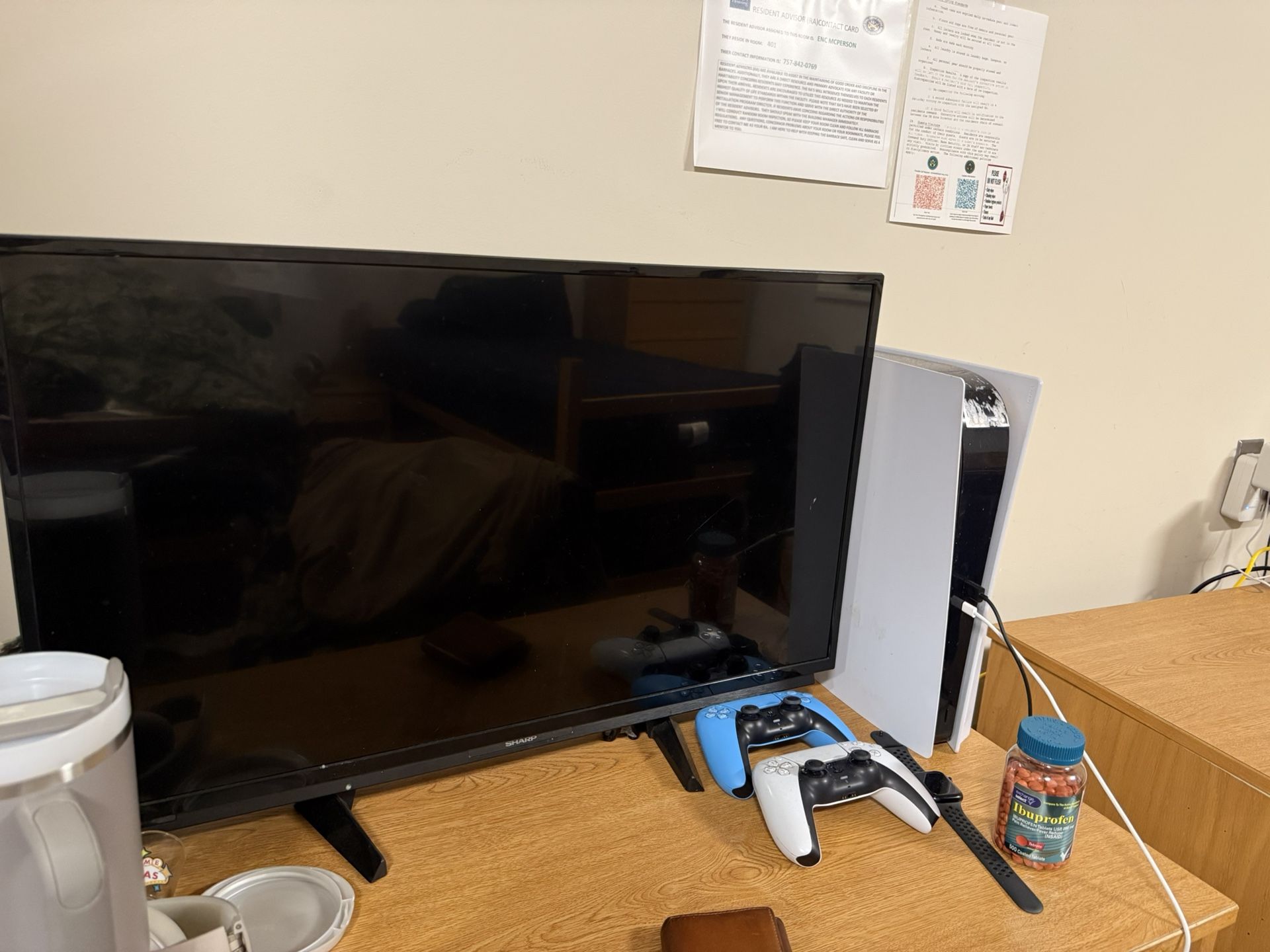 Ps5 w/3 Controllers Account With 40+ Games And Monitor