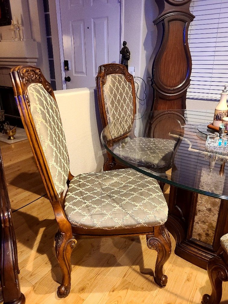4 Dining Chairs